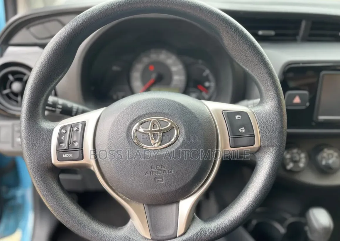 Toyota Vitz 1.3 AWD 5dr 2016 Blue