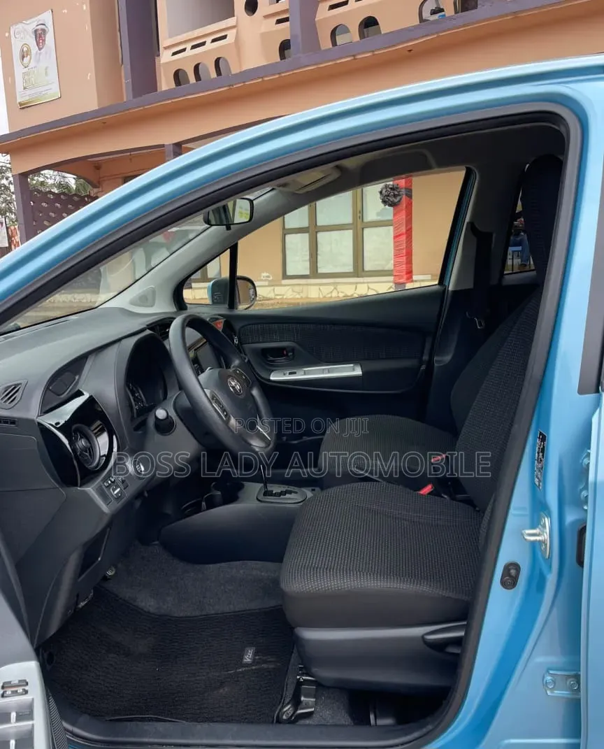 Toyota Vitz 1.3 AWD 5dr 2016 Blue