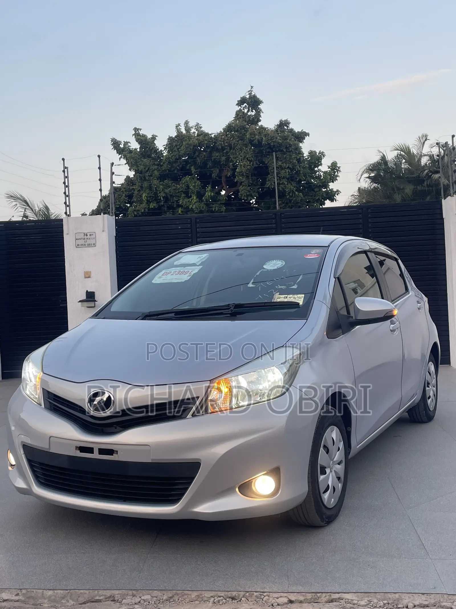 Toyota Vitz 1.3 AWD 5dr 2013 Purple