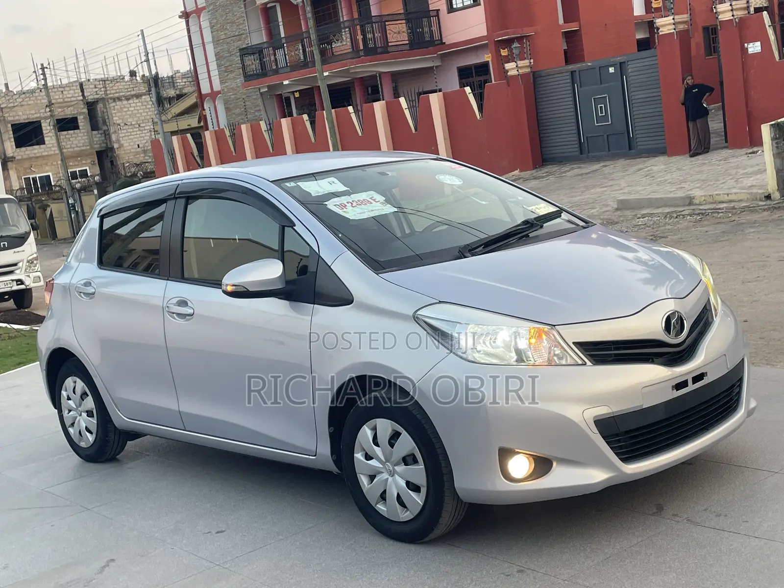 Toyota Vitz 1.3 AWD 5dr 2013 Purple