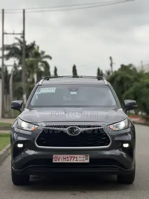 Toyota Highlander XLE 2022 Gray