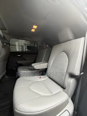 Toyota Highlander XLE 2022 Gray