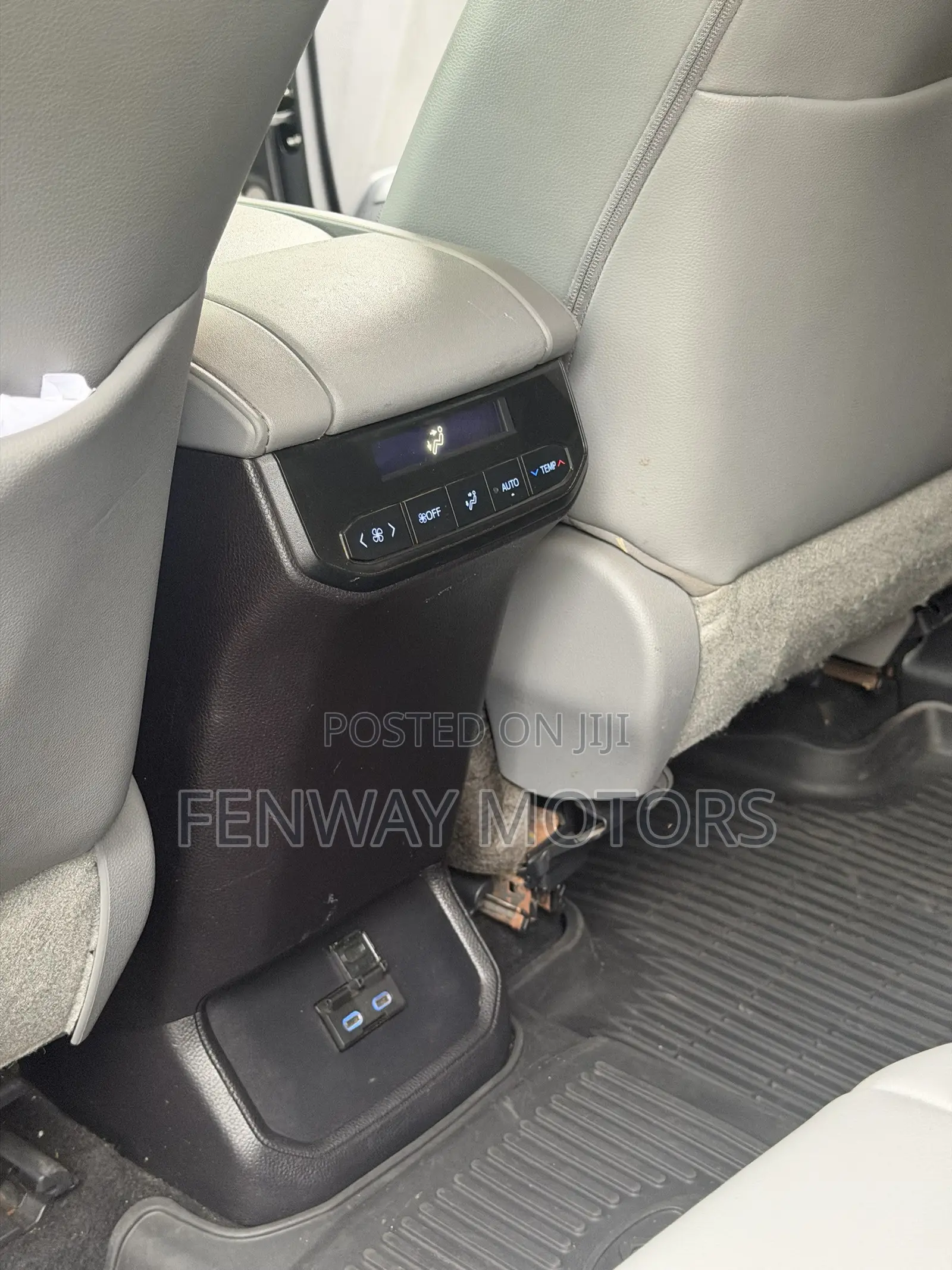 Toyota Highlander XLE 2022 Gray