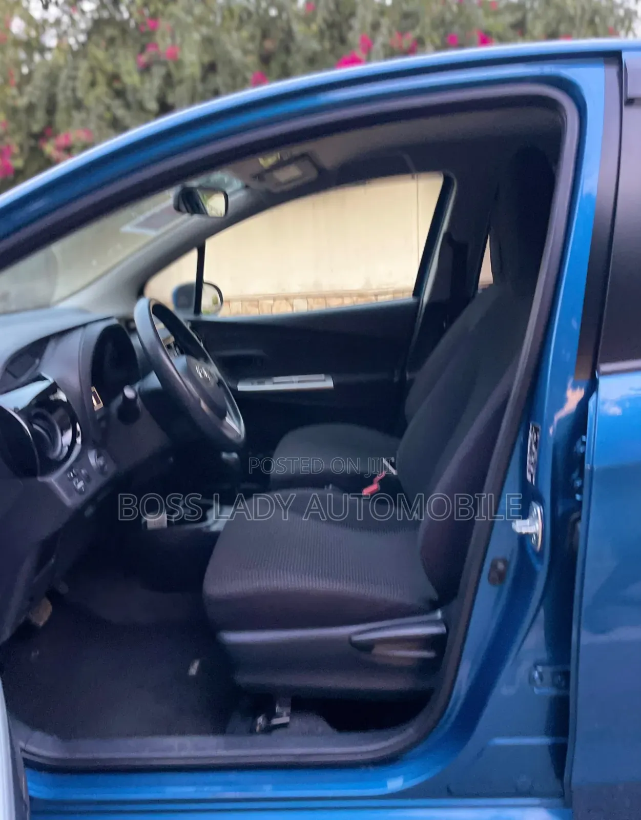 Toyota Vitz 1.3 FWD 3dr 2015 Blue