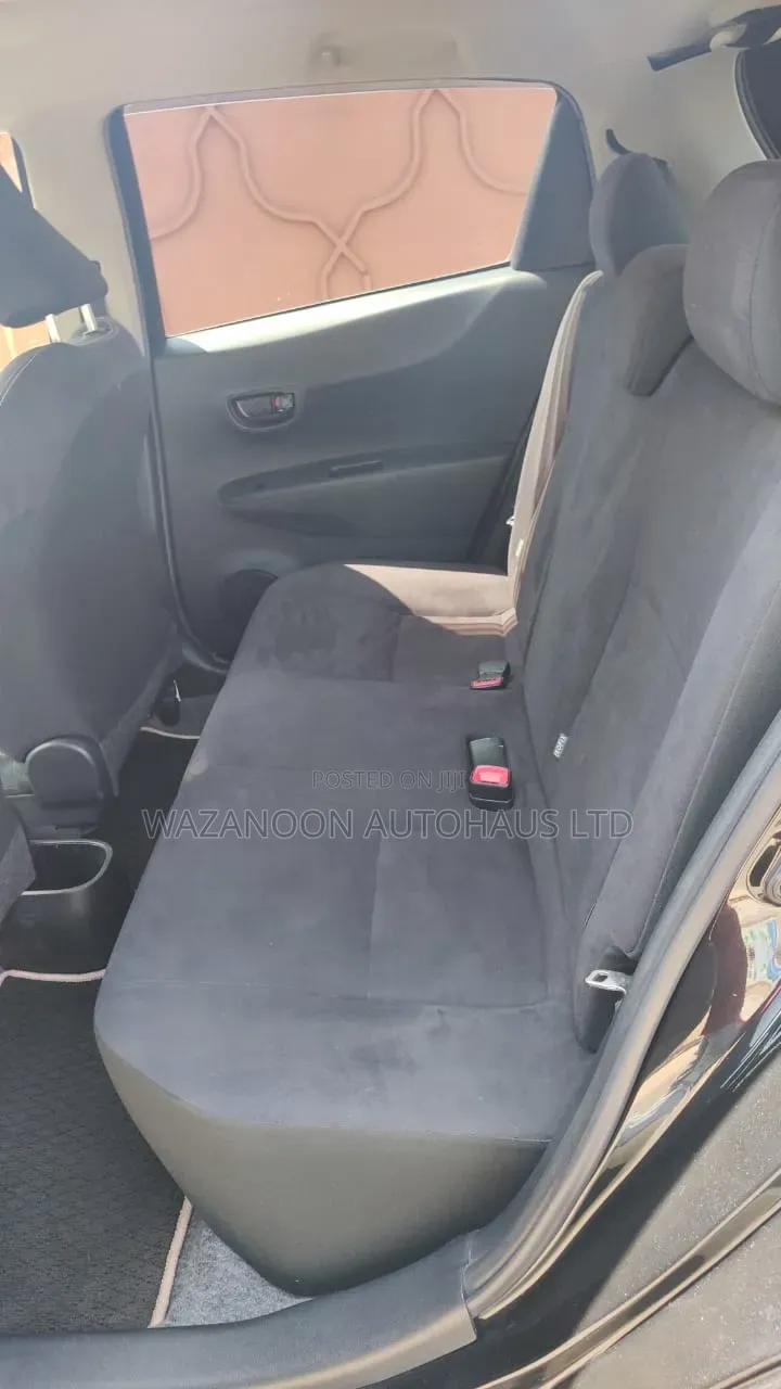Toyota Vitz 1.3 FWD 5dr 2013 Black