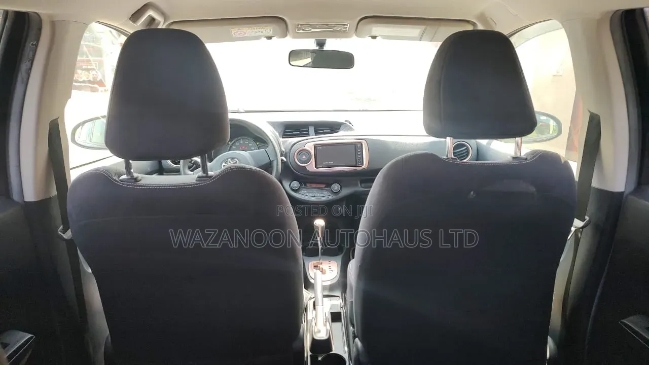 Toyota Vitz 1.3 FWD 5dr 2013 Black