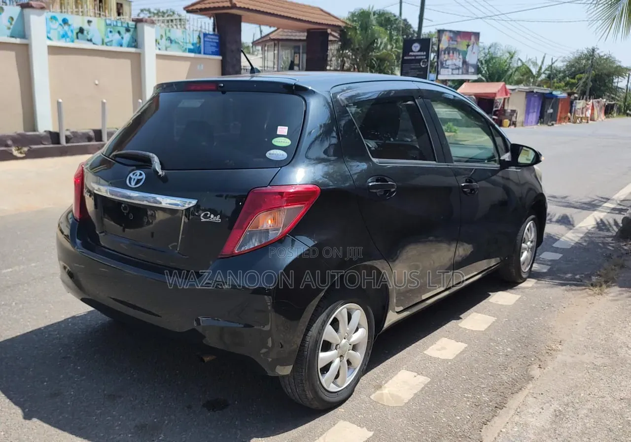 Toyota Vitz 1.3 FWD 5dr 2013 Black
