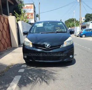 Toyota Vitz 1.3 FWD 5dr 2013 Black