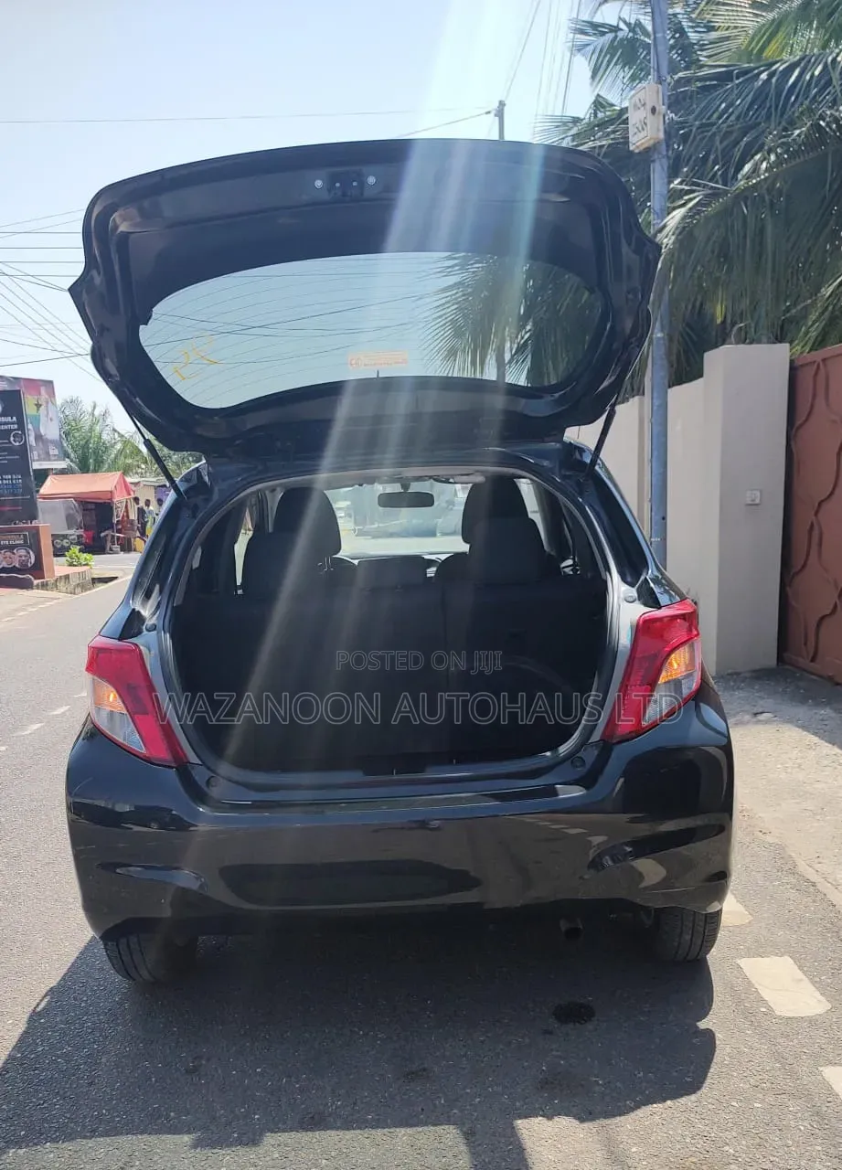 Toyota Vitz 1.3 FWD 5dr 2013 Black