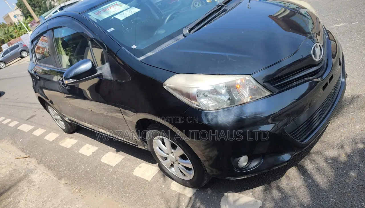 Toyota Vitz 1.3 FWD 5dr 2013 Black