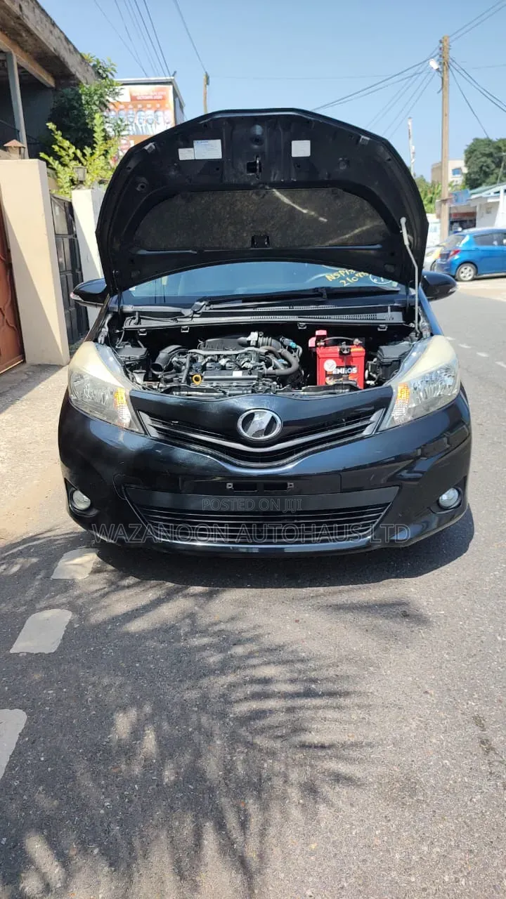 Toyota Vitz 1.3 FWD 5dr 2013 Black