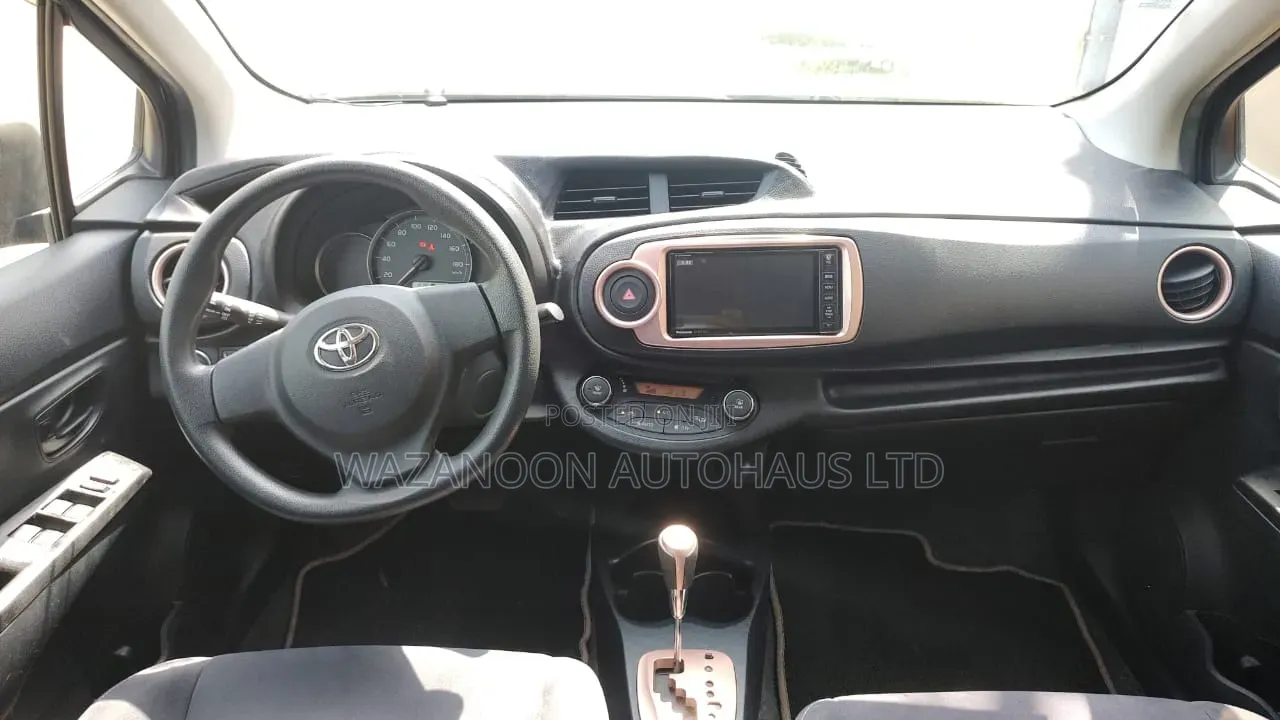 Toyota Vitz 1.3 FWD 5dr 2013 Black