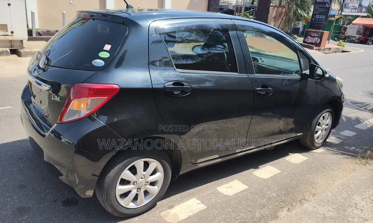 Toyota Vitz 1.3 FWD 5dr 2013 Black