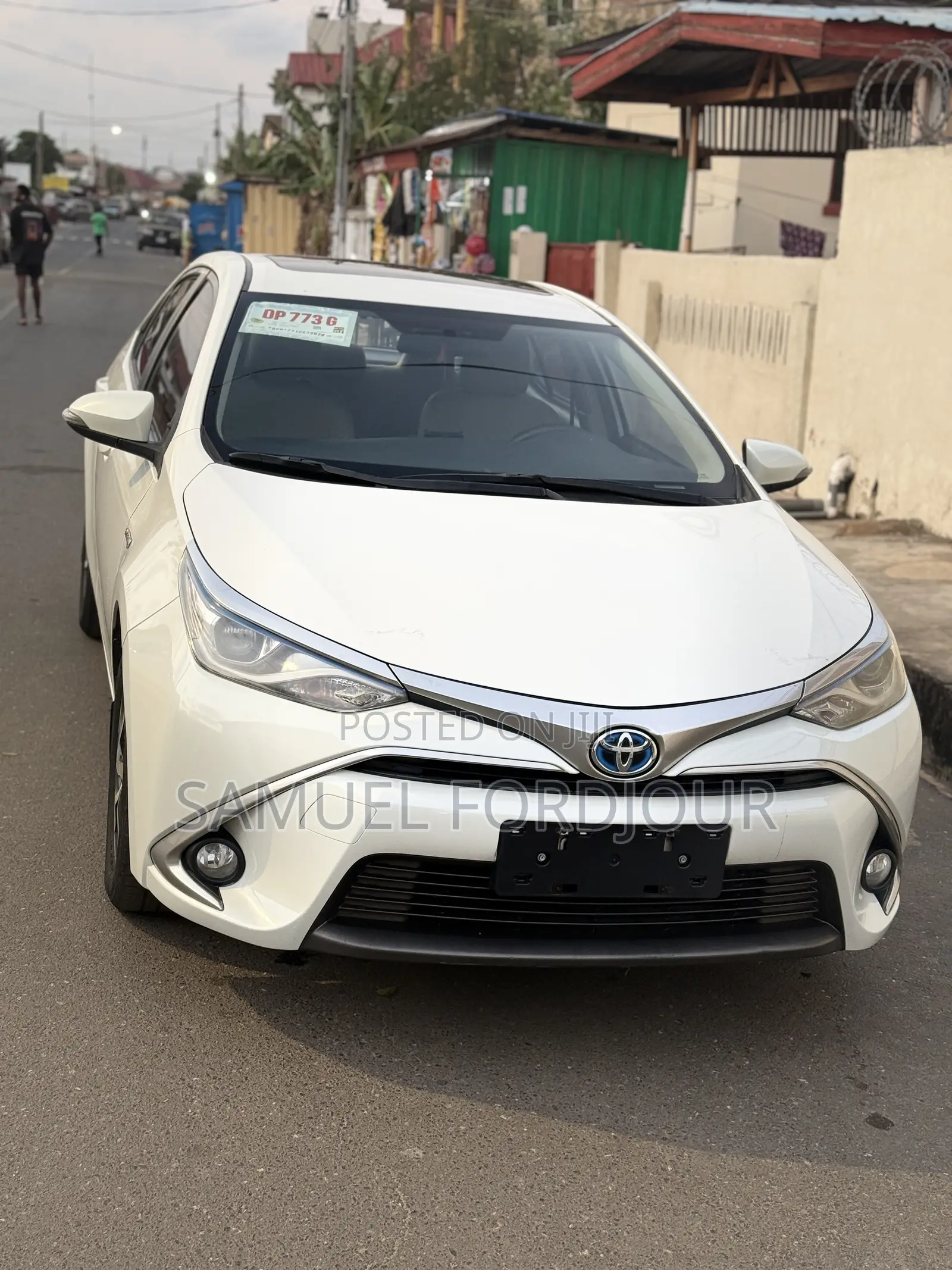 Toyota Corolla LE Eco (1.8L 4cyl 2A) 2018 White