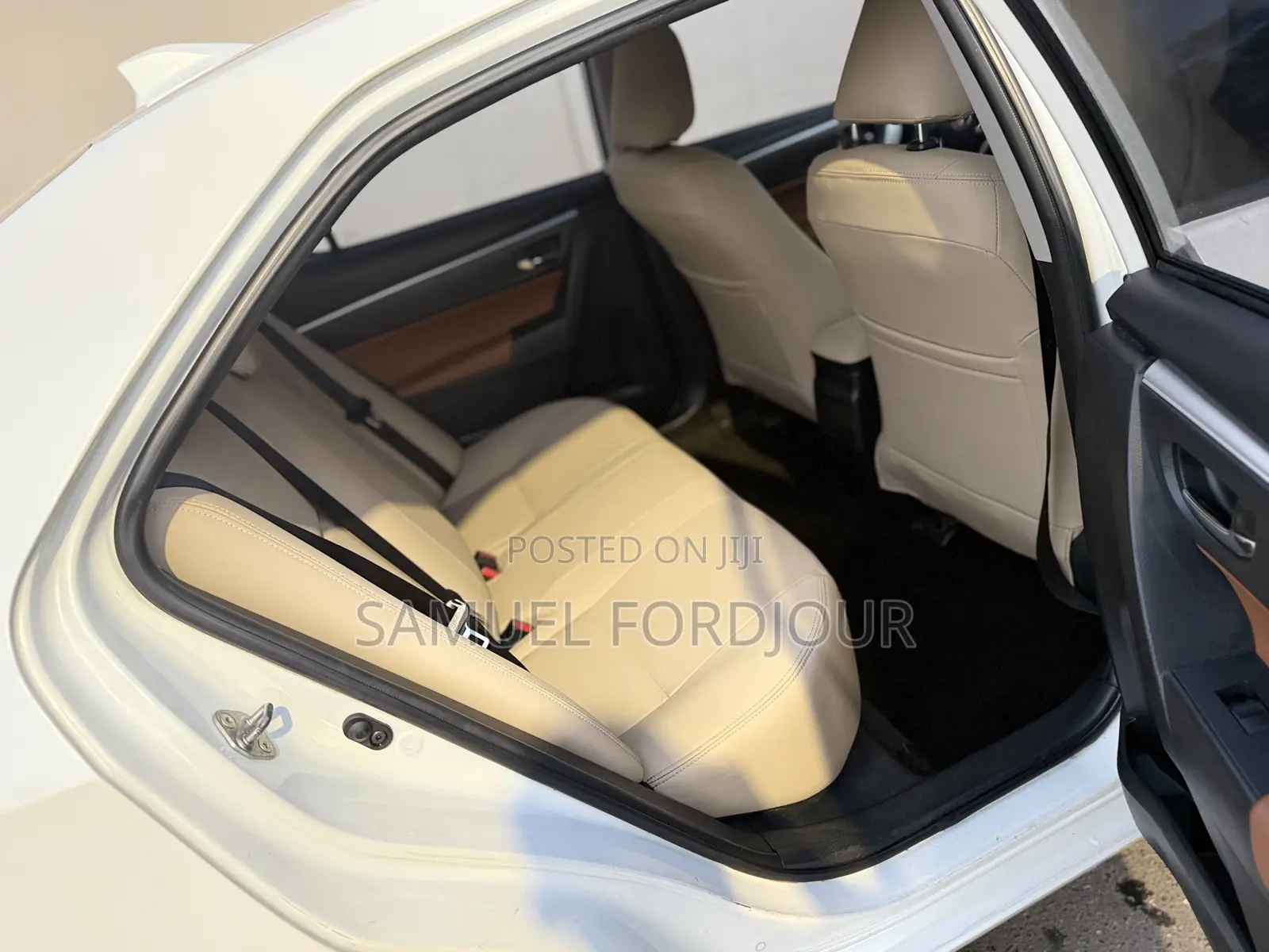 Toyota Corolla LE Eco (1.8L 4cyl 2A) 2018 White