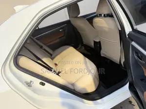 Toyota Corolla LE Eco (1.8L 4cyl 2A) 2018 White