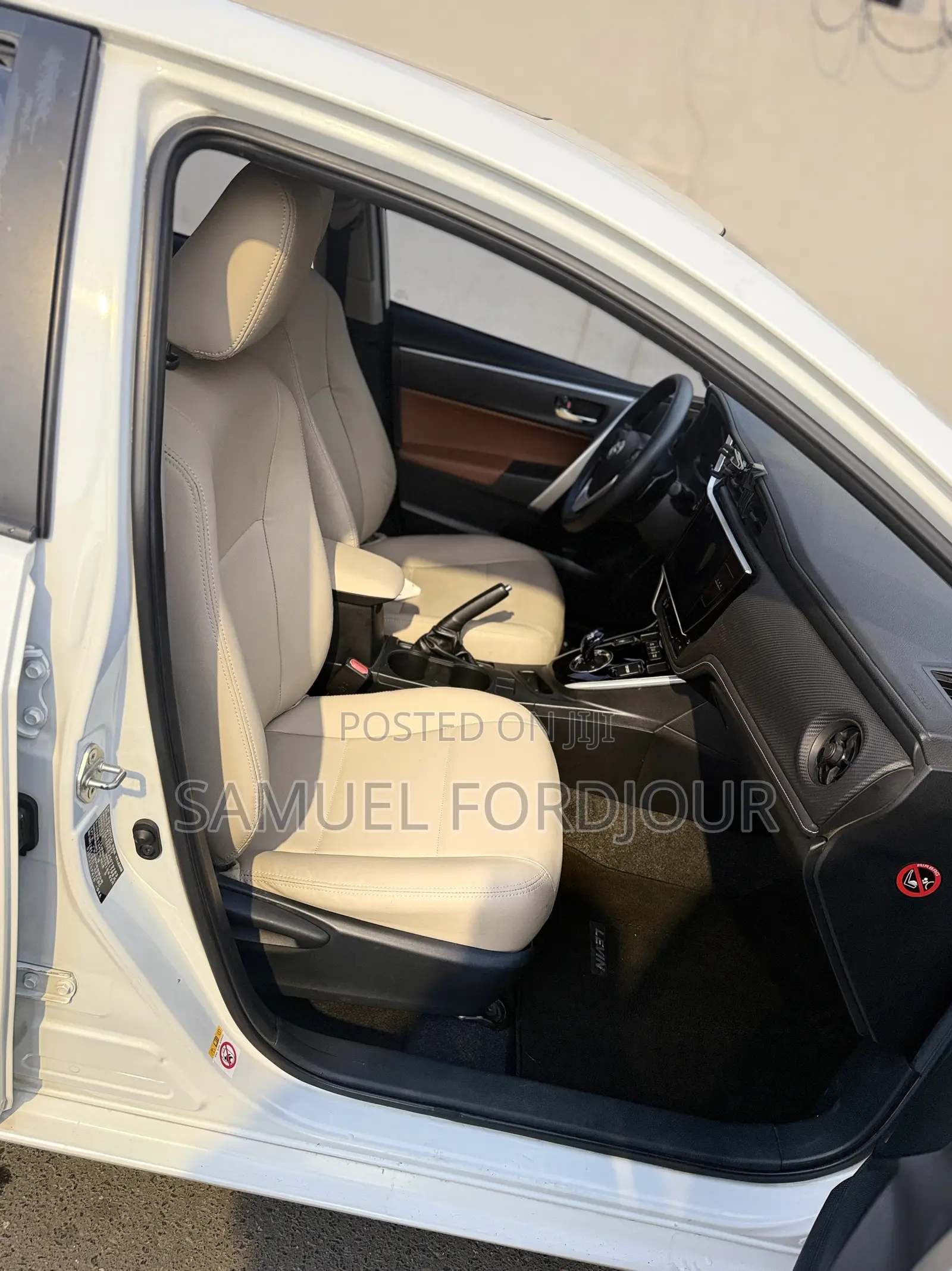 Toyota Corolla LE Eco (1.8L 4cyl 2A) 2018 White