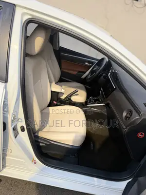 Toyota Corolla LE Eco (1.8L 4cyl 2A) 2018 White