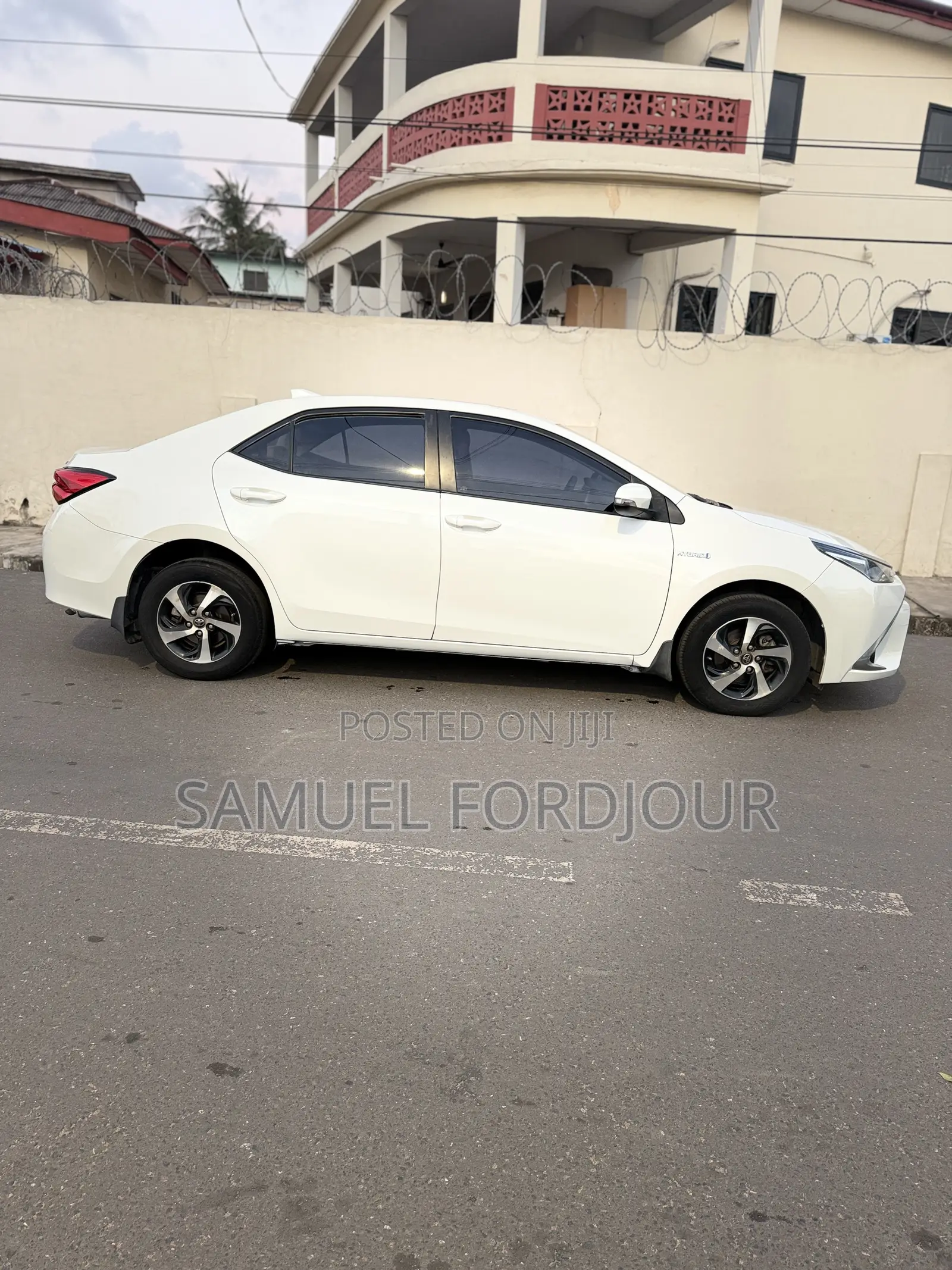 Toyota Corolla LE Eco (1.8L 4cyl 2A) 2018 White