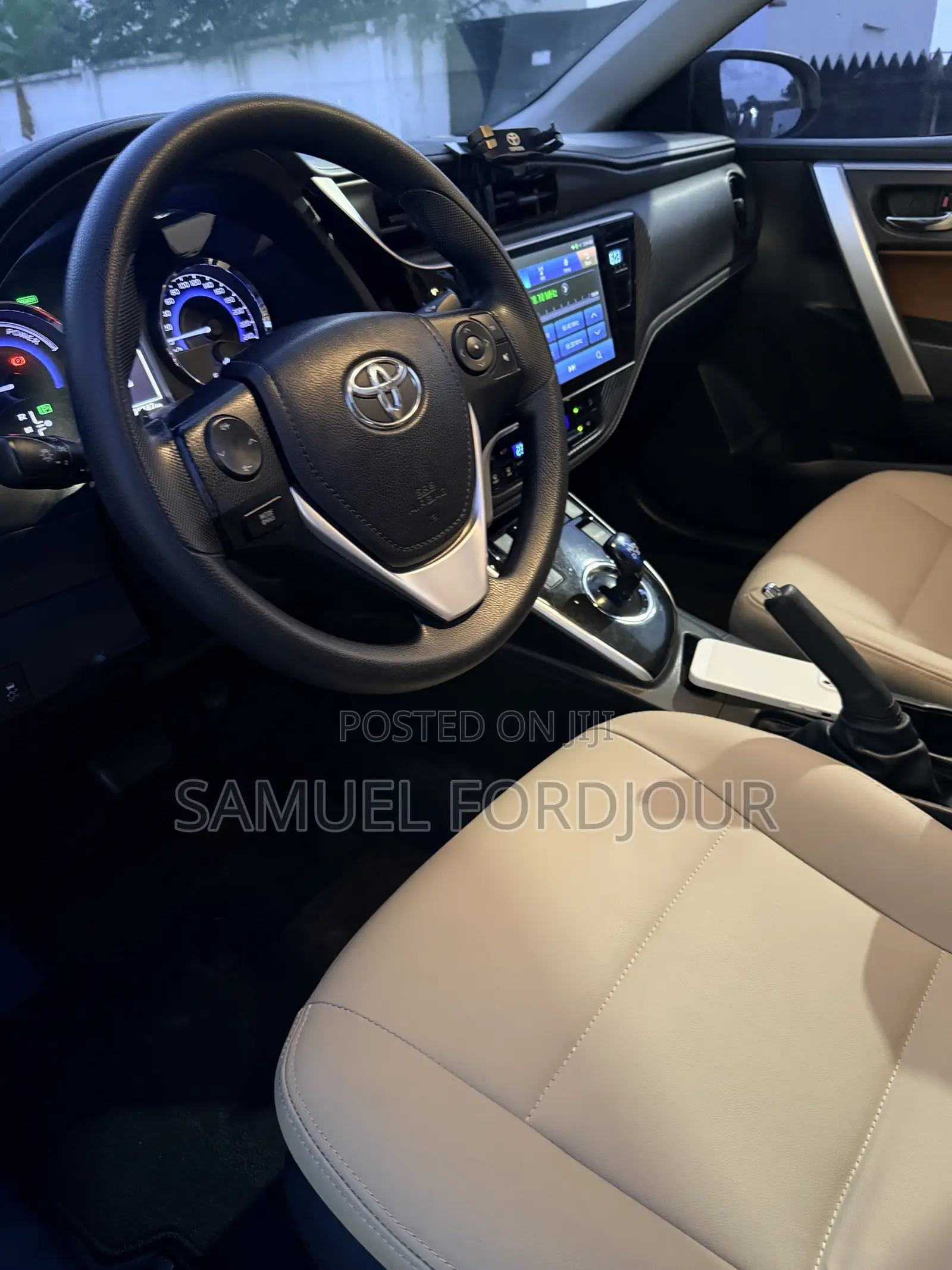 Toyota Corolla LE Eco (1.8L 4cyl 2A) 2018 White