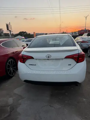 Toyota Corolla SE Special Edition 4dr Sedan (1.8L 4cyl CVT) 2017 White
