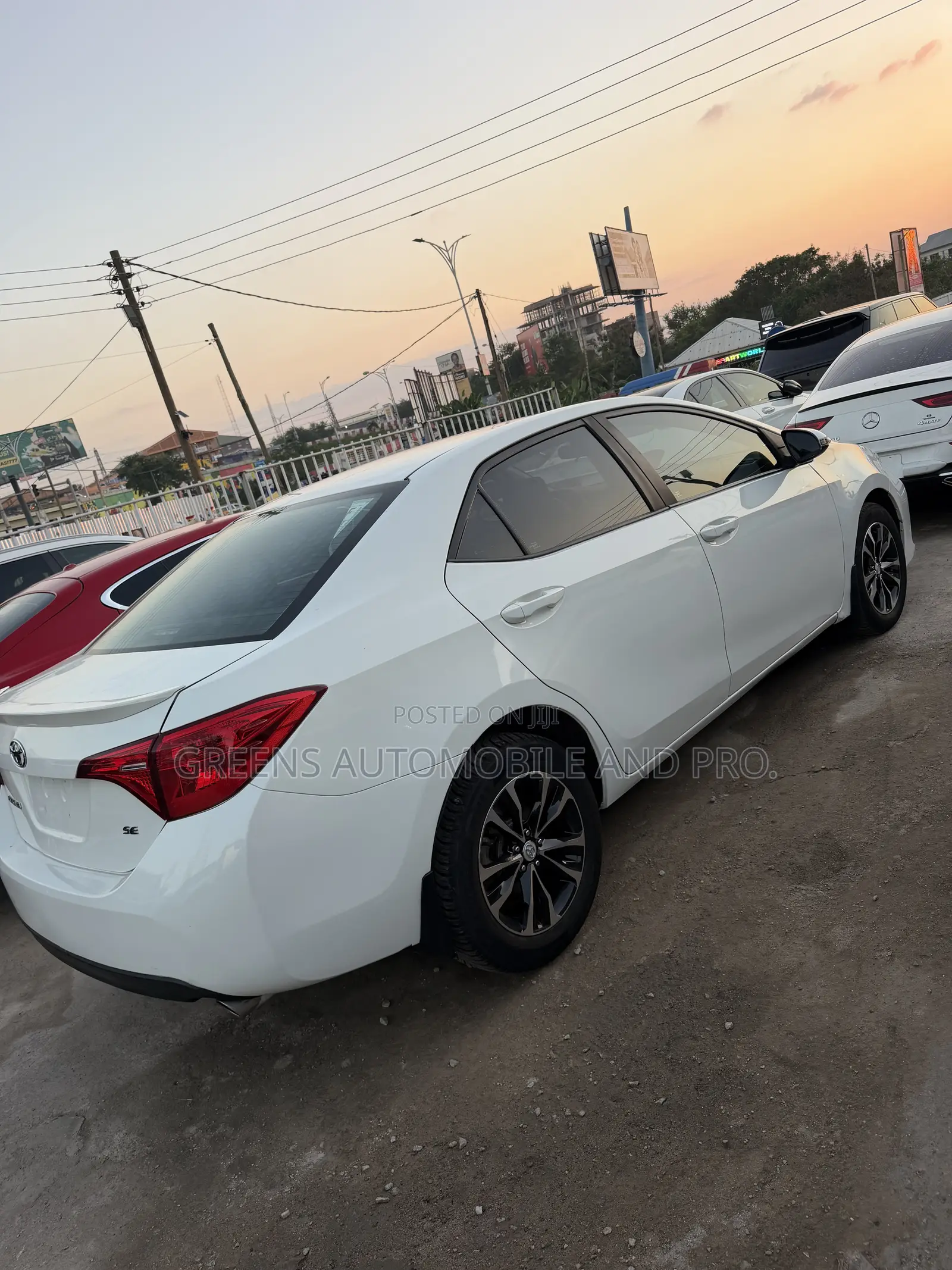 Toyota Corolla SE Special Edition 4dr Sedan (1.8L 4cyl CVT) 2017 White