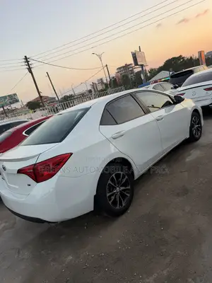 Toyota Corolla SE Special Edition 4dr Sedan (1.8L 4cyl CVT) 2017 White