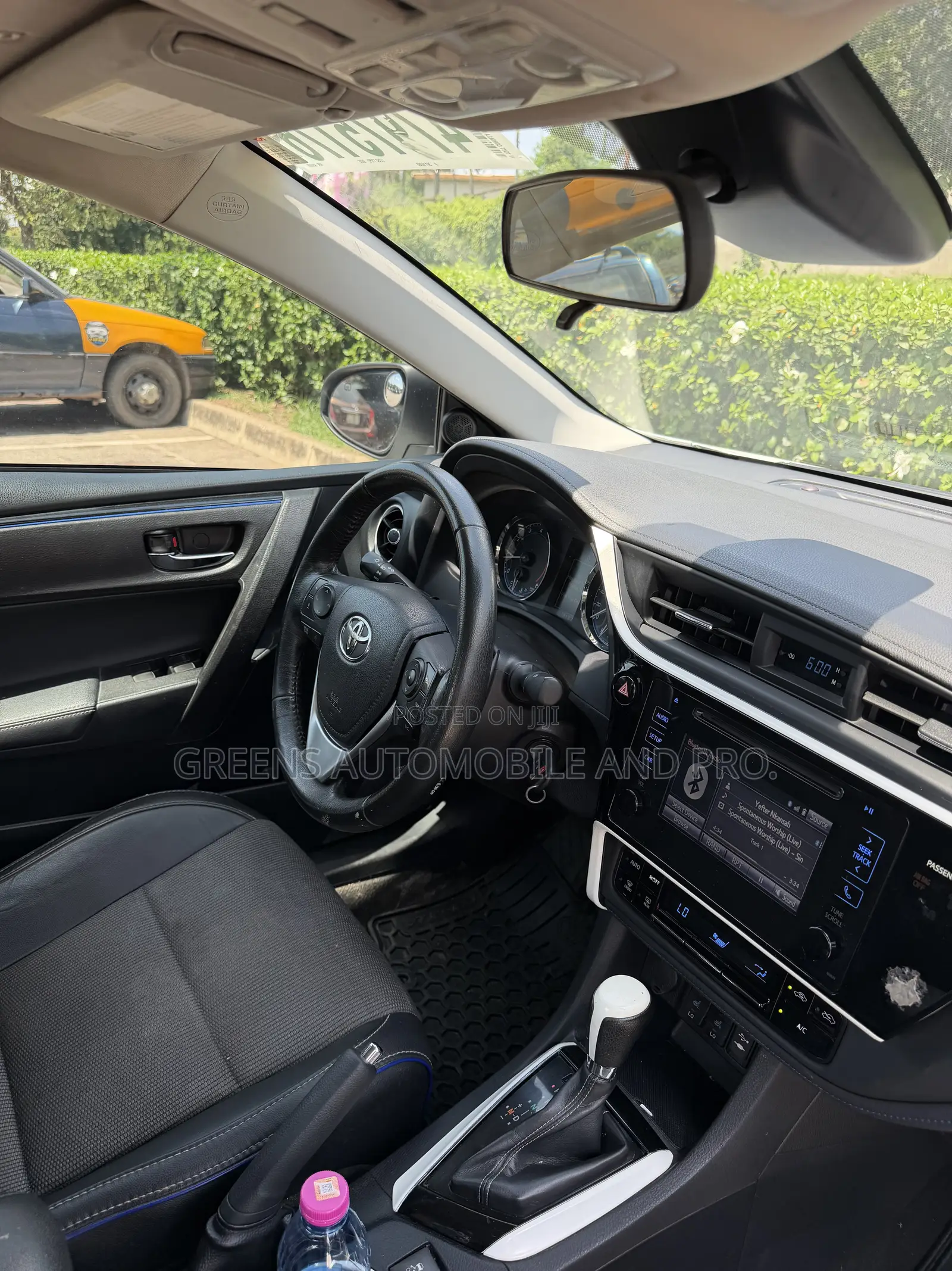 Toyota Corolla SE Special Edition 4dr Sedan (1.8L 4cyl CVT) 2017 White