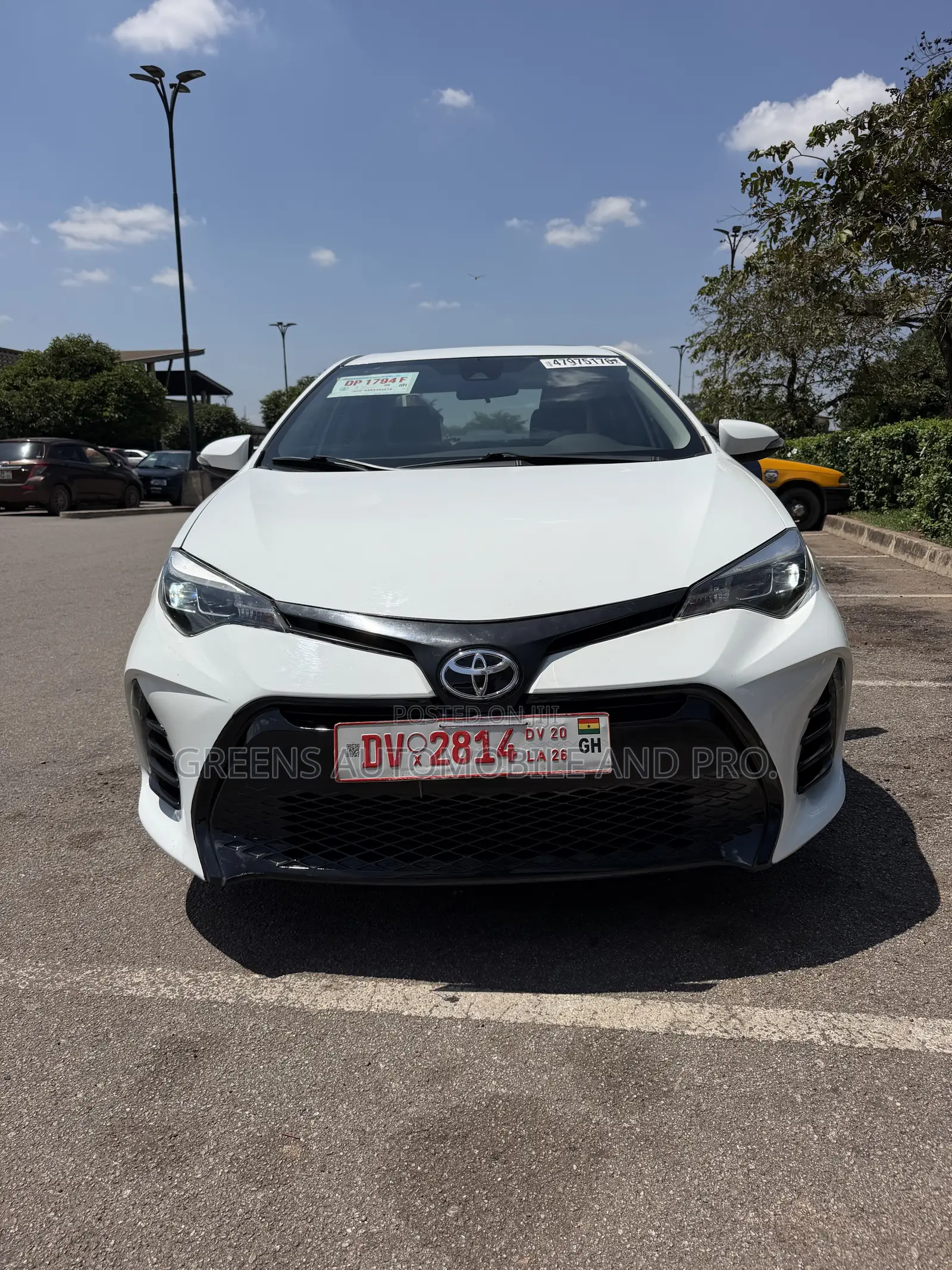 Toyota Corolla SE Special Edition 4dr Sedan (1.8L 4cyl CVT) 2017 White