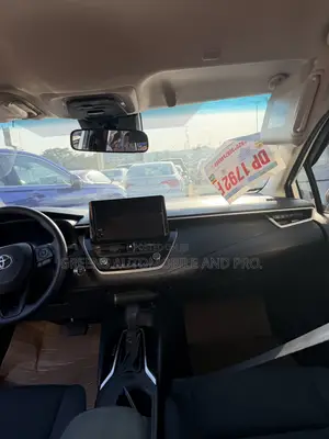 Toyota Corolla Hybrid LE 2025 White
