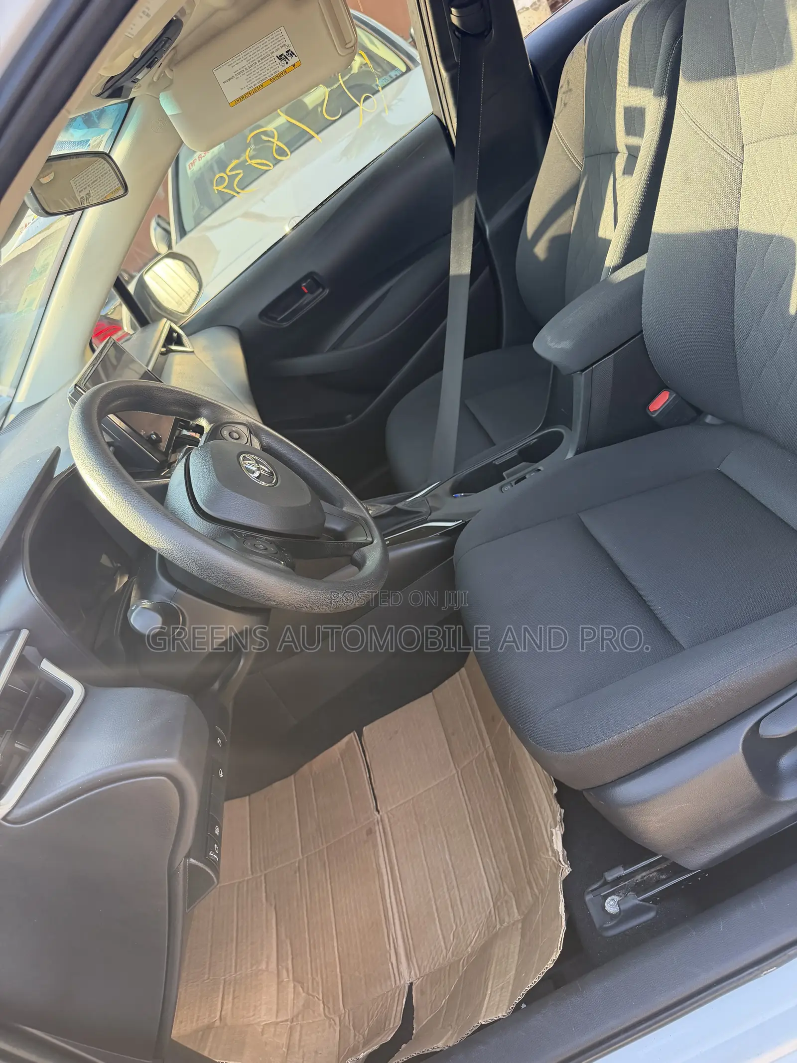 Toyota Corolla Hybrid LE 2025 White