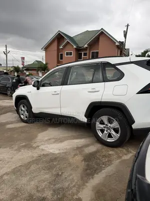 Toyota RAV4 LE AWD 2023 White