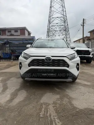 Toyota RAV4 LE AWD 2023 White