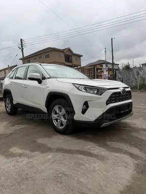 Toyota RAV4 LE AWD 2023 White