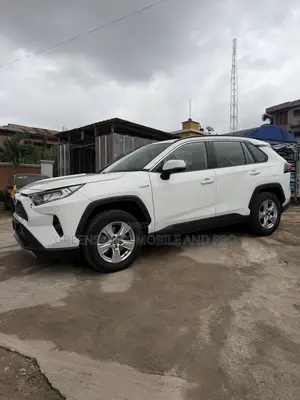 Toyota RAV4 LE AWD 2023 White