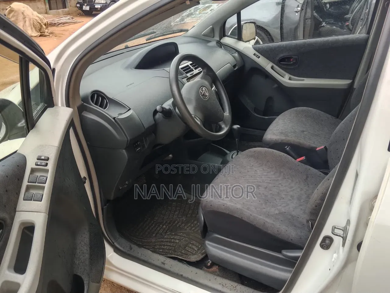 Toyota Vitz 2010 White