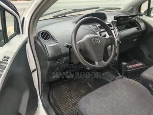 Toyota Vitz 2010 White