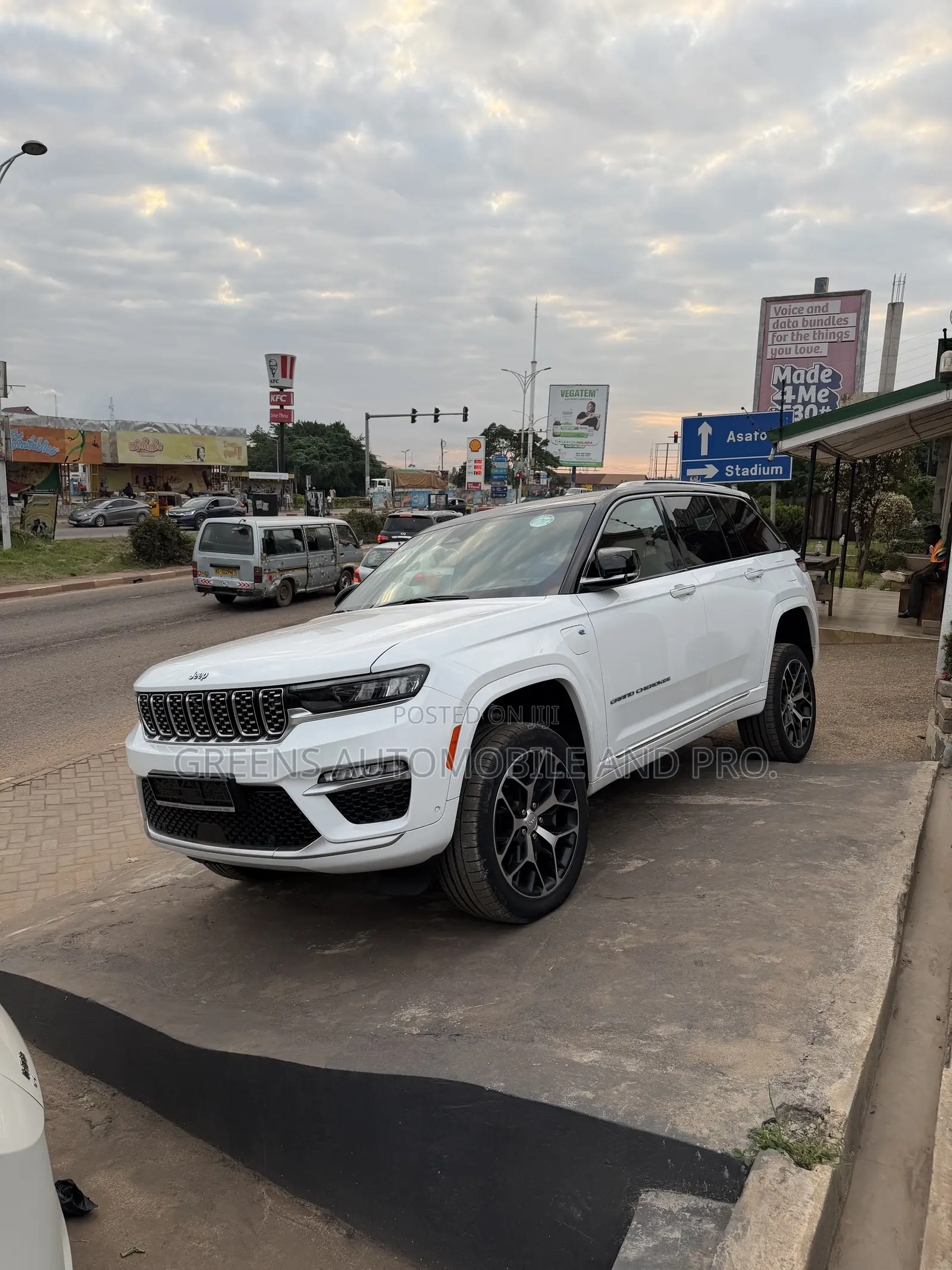 Jeep Grand Cherokee 4xe Summit Reserve 4WD 2023 White