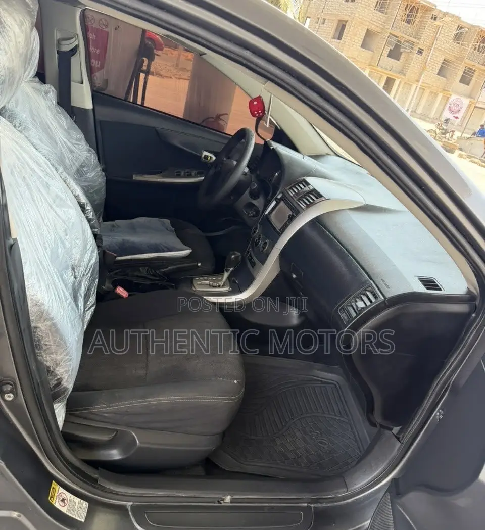 Toyota Corolla S 4dr Sedan (1.8L 4cyl 4A) 2013 Gray