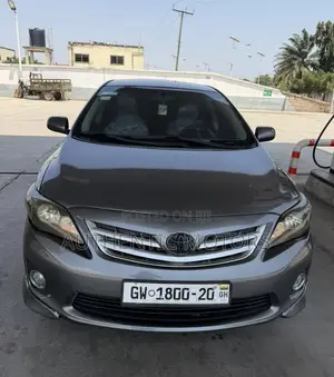 Toyota Corolla S 4dr Sedan (1.8L 4cyl 4A) 2013 Gray