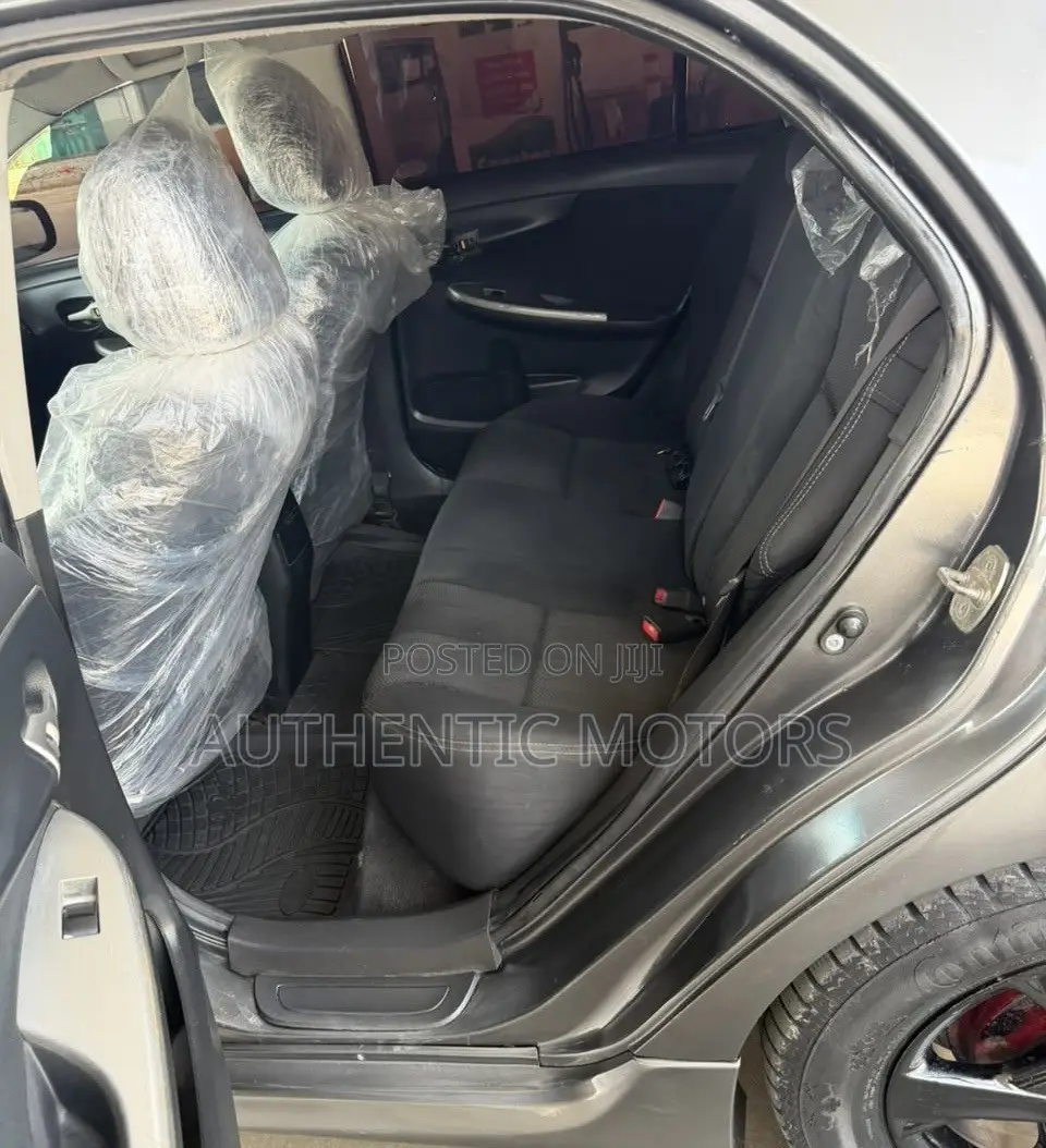 Toyota Corolla S 4dr Sedan (1.8L 4cyl 4A) 2013 Gray