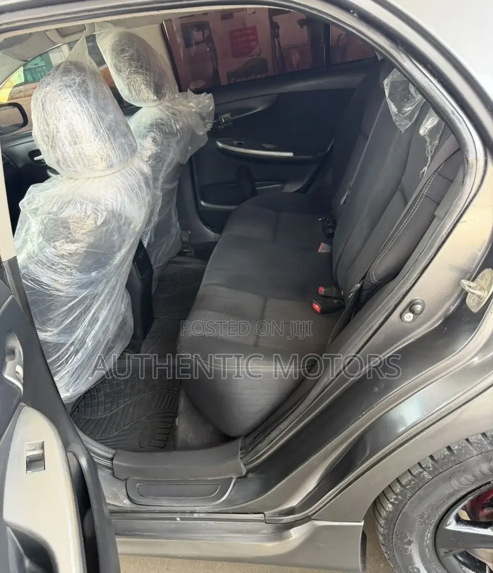 Toyota Corolla S 4dr Sedan (1.8L 4cyl 4A) 2013 Gray