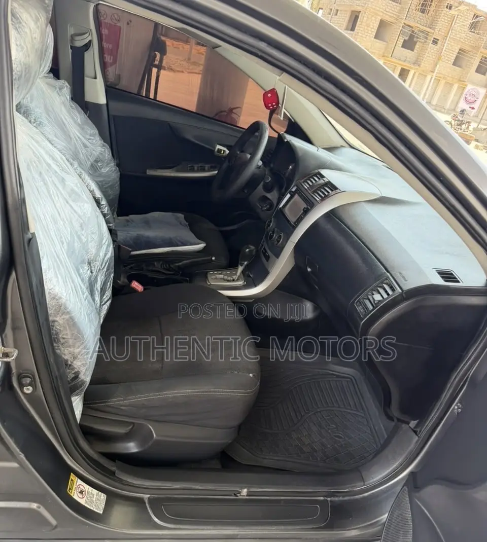 Toyota Corolla S 4dr Sedan (1.8L 4cyl 4A) 2013 Gray