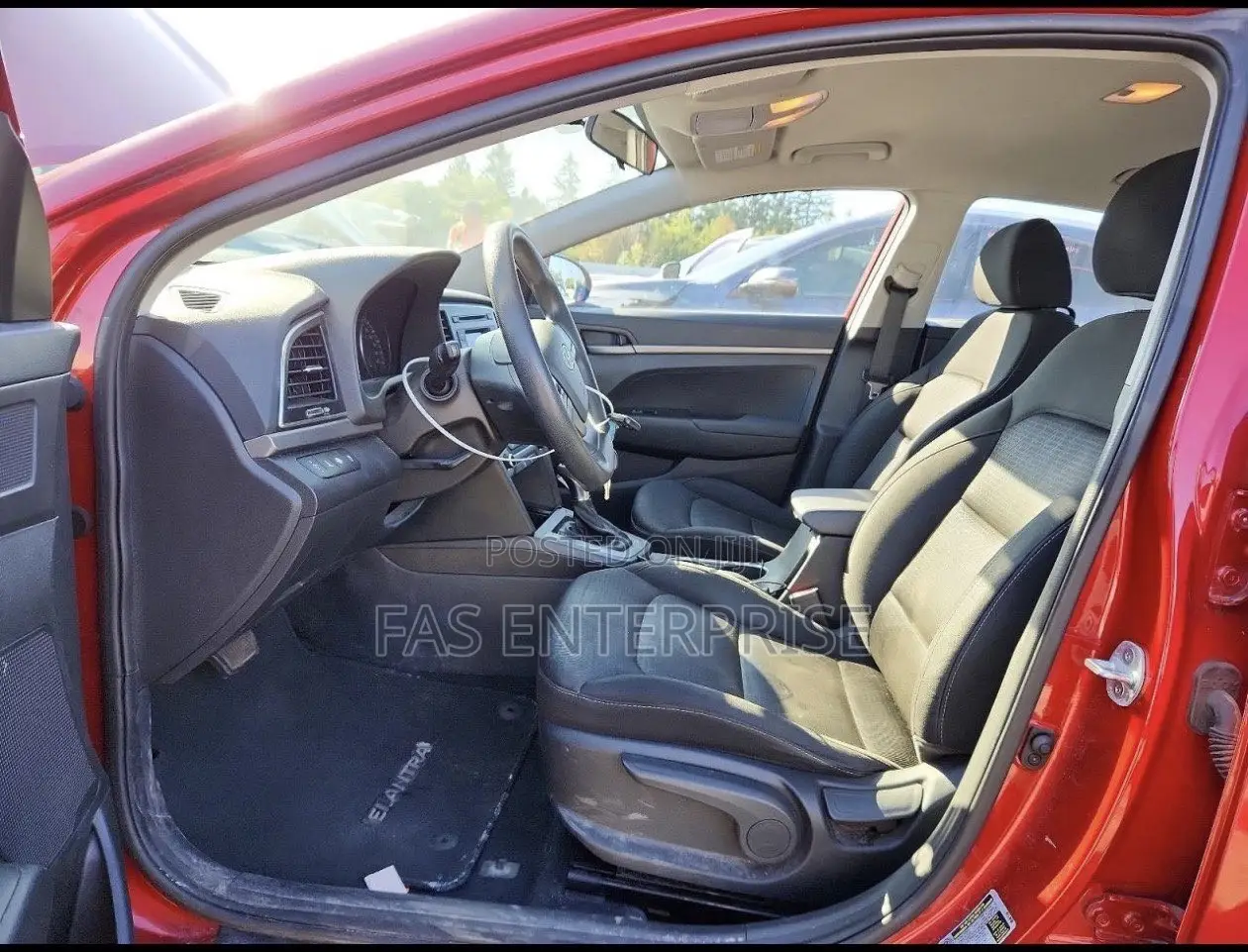 Hyundai Elantra SE Sedan FWD (2.0L 4cyl 6M) 2017 Red