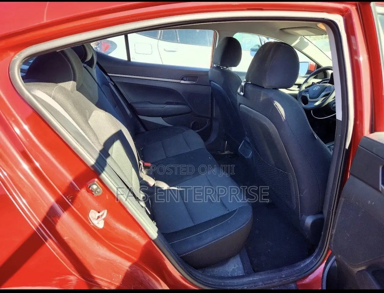 Hyundai Elantra SE Sedan FWD (2.0L 4cyl 6M) 2017 Red