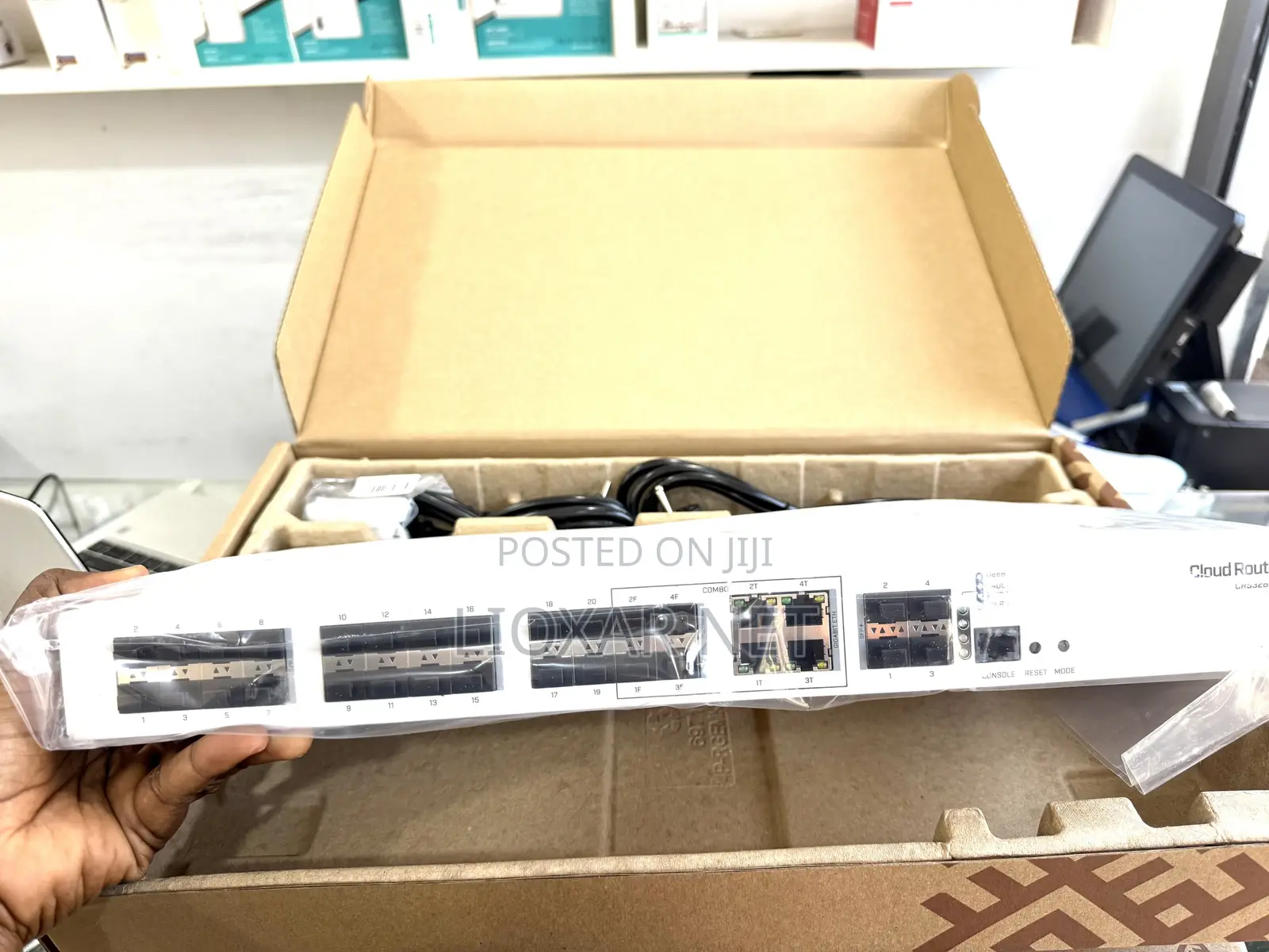 MikroTik CRS328-4C-20S-4S+RM