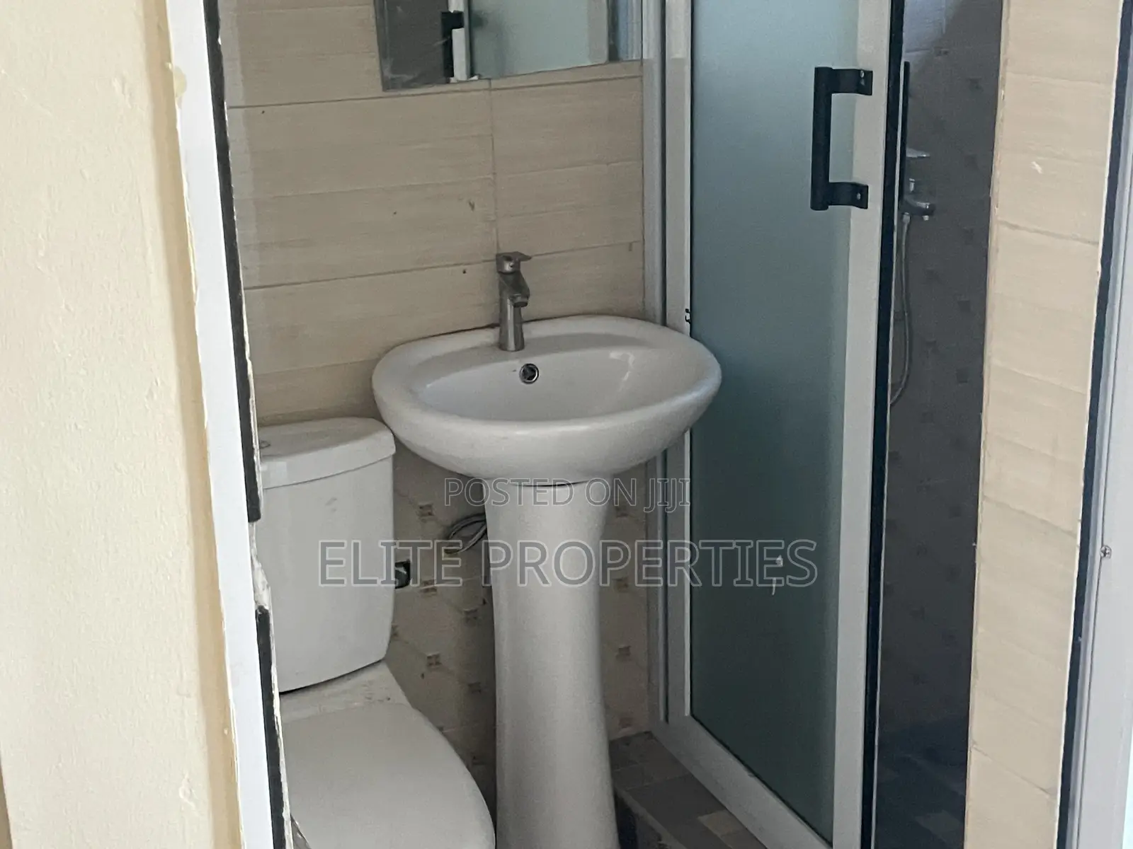 Furnished 20bdrm House in Adjacent Centra, Prampram for sale
