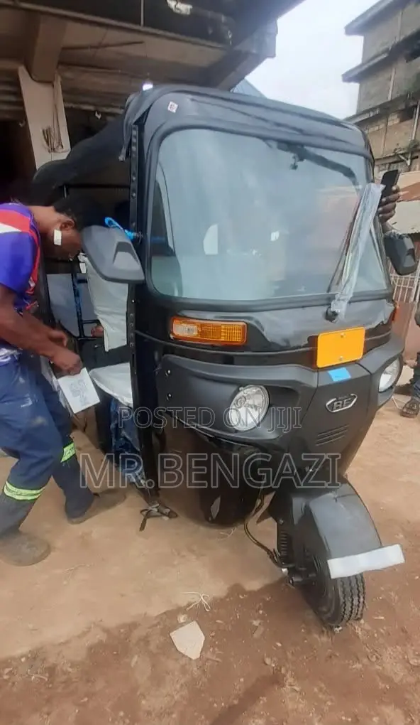 New Bajaj RE 2026 Black