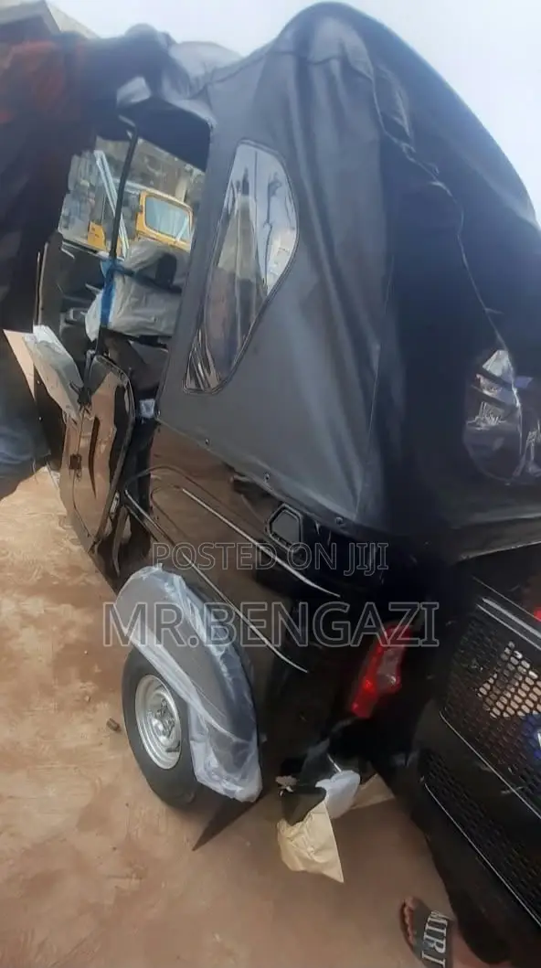 New Bajaj RE 2026 Black