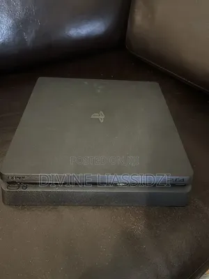 PS4 Slim (Used)